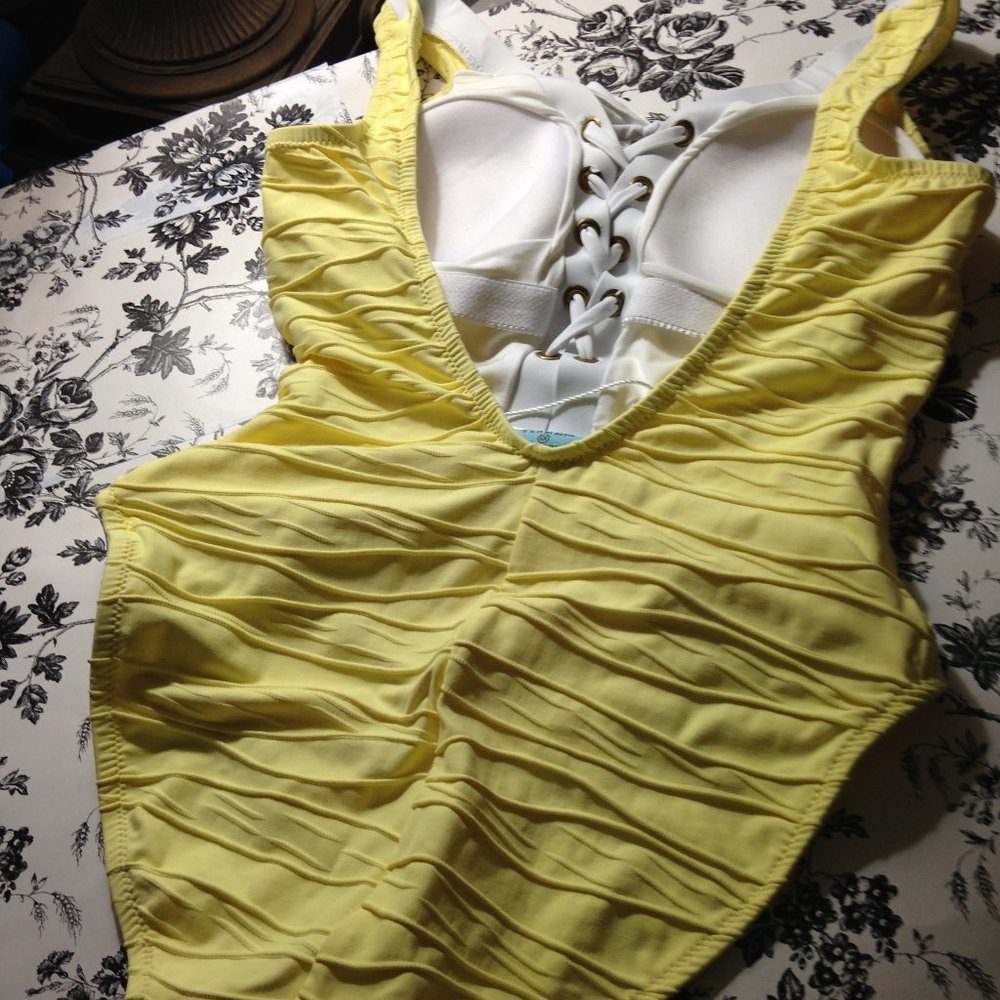 Like New Letarte Brand  Swimsuit Super Cute One-Piece Swimwear